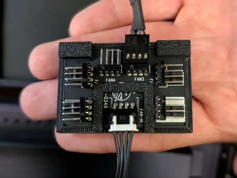 Lian Li Fan Hub Case