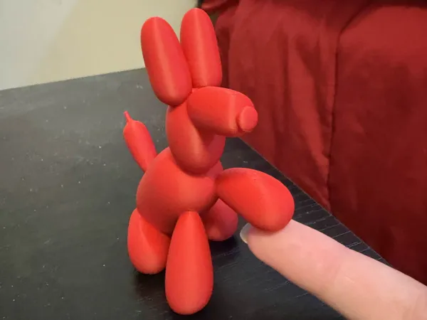 Chien ballon qui donne la patte