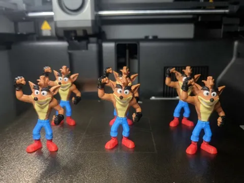 Llavero: Crash Bandicoot keychain Multicolor — referencia de MakerWorld