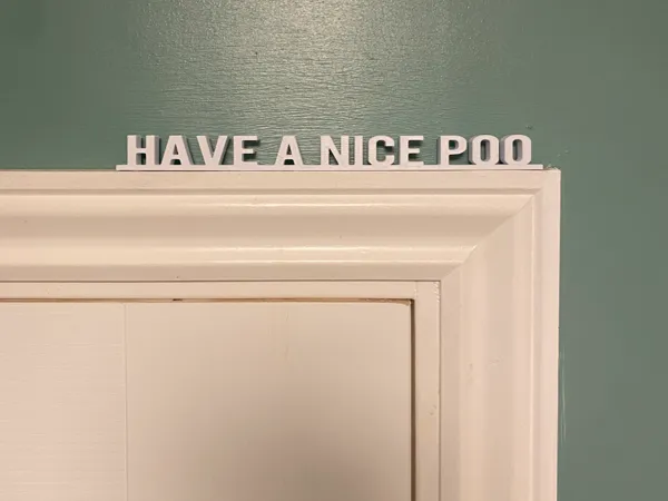 « Bon caca » - décoration de porte