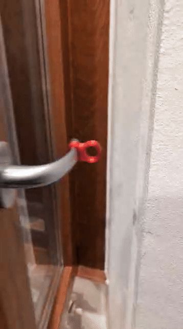 Window/door handle damper 