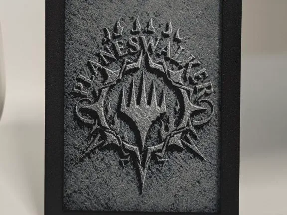LAMINA PLAINSWALKER LOGO MTG