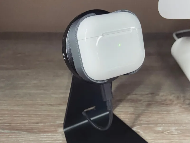 QuadLock to AirPods3 wireless charging adapter