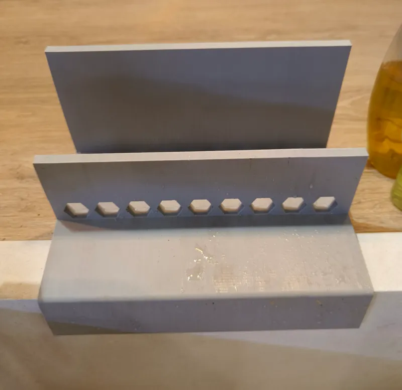 Sponge/Soap holder and splash protection