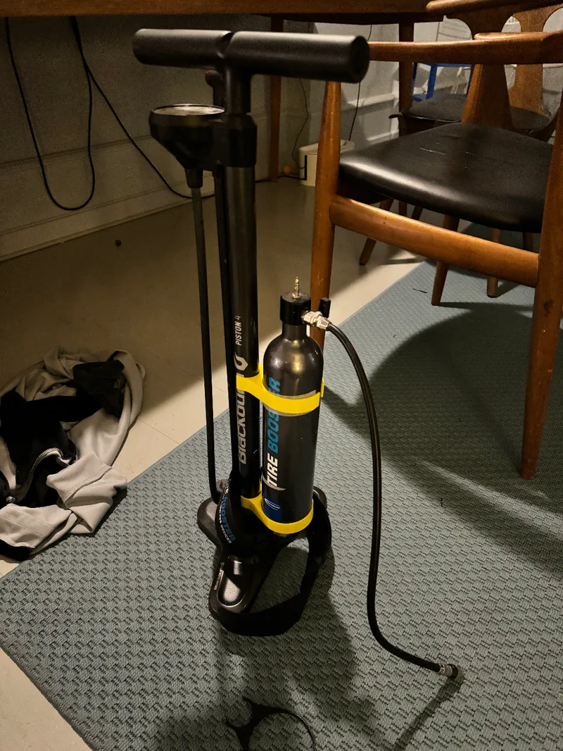 Tubeless Air Blaster Pump Mount