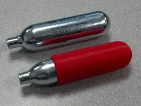 Adaptateur cartouche CO2 8 g vers 16 g — photo 2