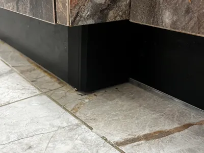 Bottom kitchen cabinets piece
