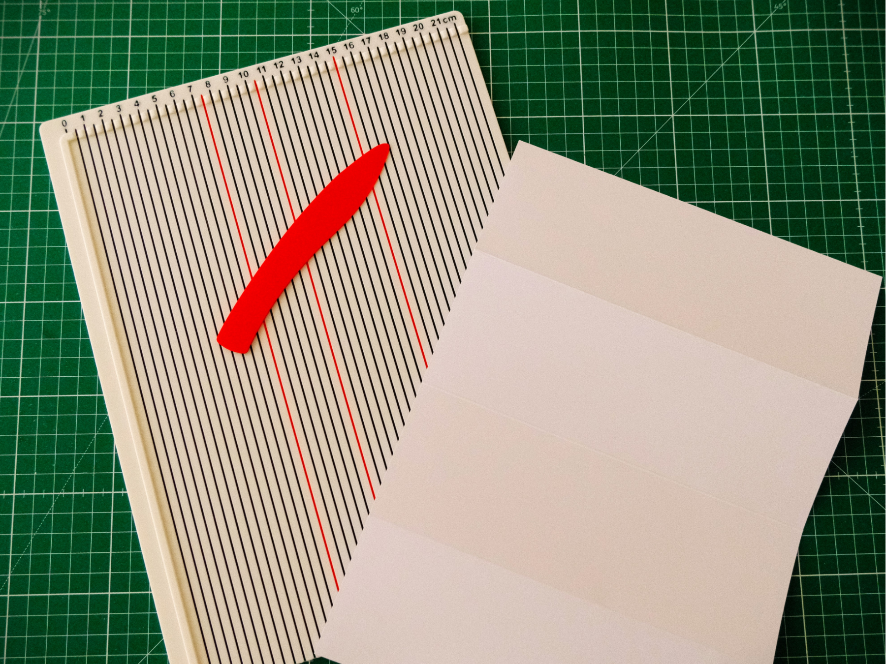 Paper Scoring Board for Cards, Zines & Bookbinding - 1