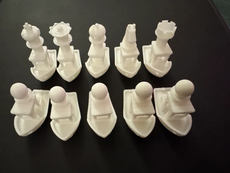 Benchychess - a chess set which is benchy themed