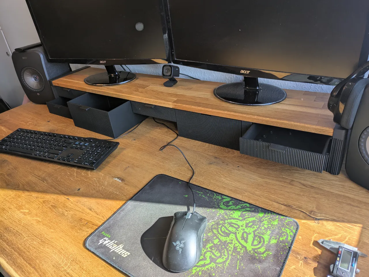 Modular Monitor Riser - with drawers - Gridfinity view 4