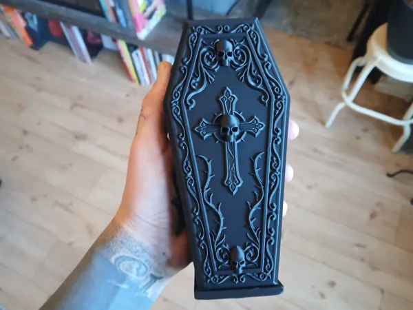 Vase cercueil gothique