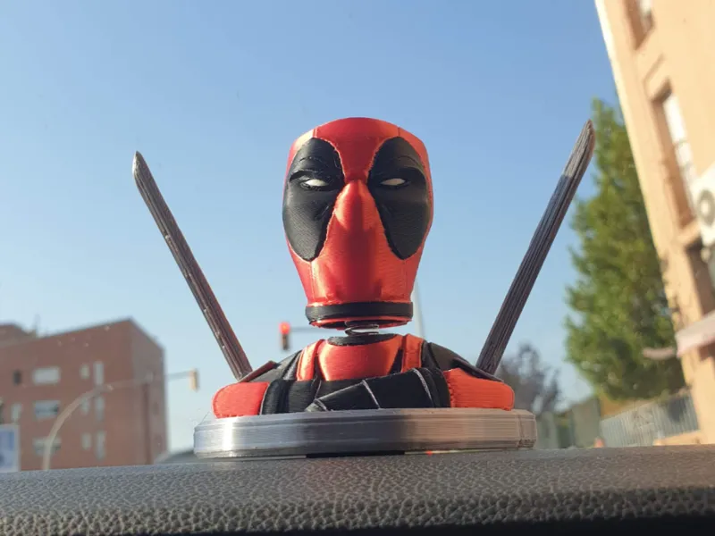 Cabeza-loca Deadpool con muelle - ideal para coche
