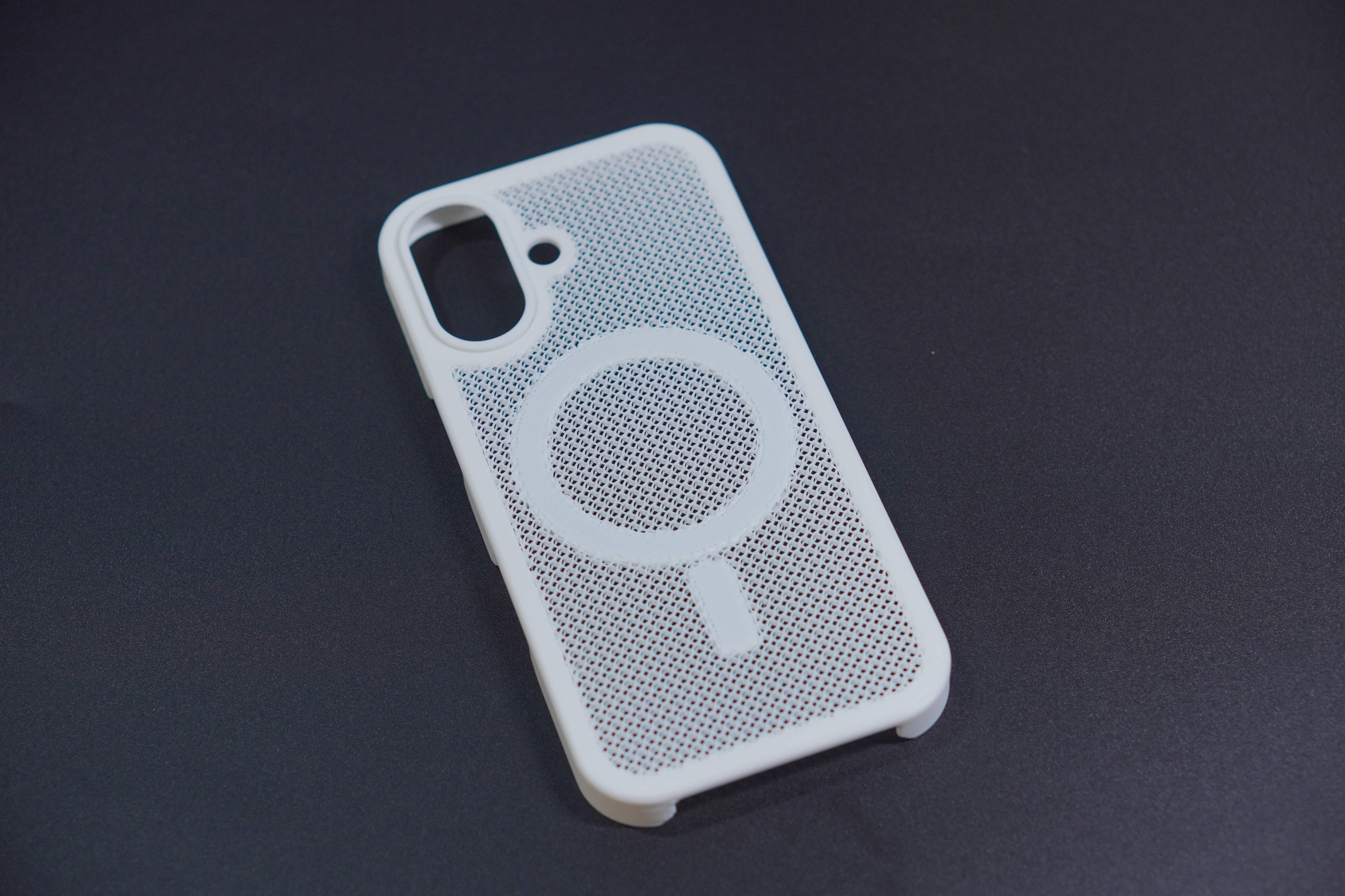 Miniatura 4 do modelo 3D iPhone12,iPhone13,iPhone14,iPhone15 镂空手机壳,可自定义形式密度