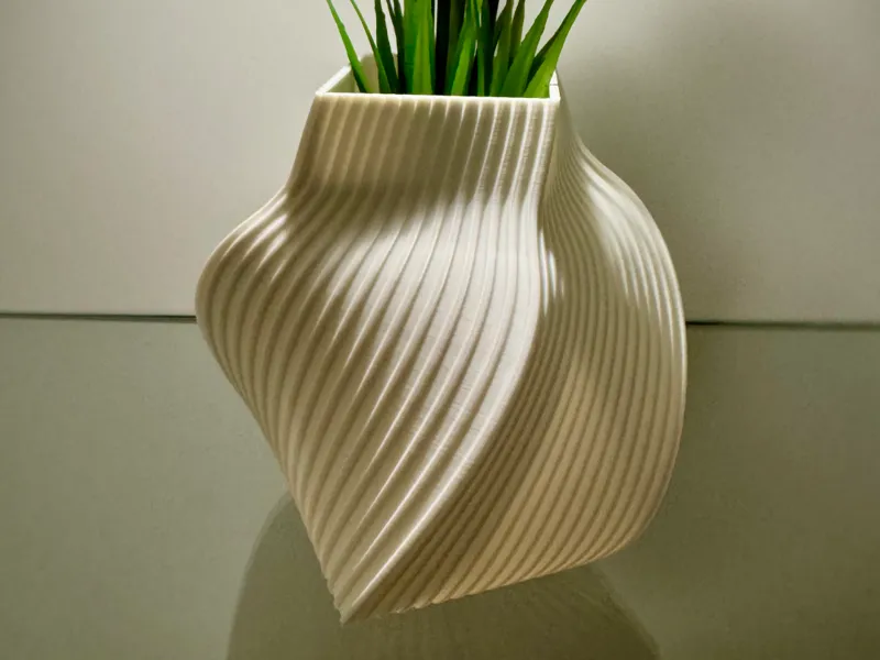 Vase viereckig gedreht 