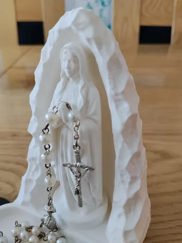 Bandeja organizadora: Our Lady of Lourdes – Rosary Tray — vista de referencia 4