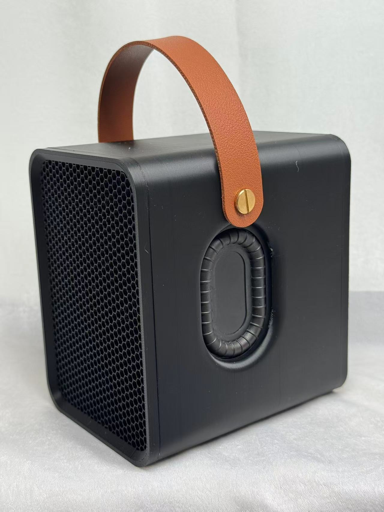 Compact Harman Kardon Single-Channel Bluetooth Speaker - Free 3D