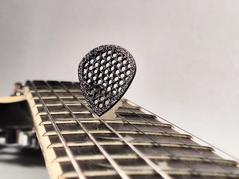 Small-Hexed Guitar-Pick