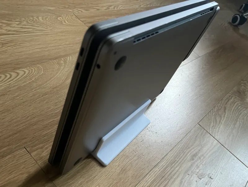2 MacBook Pro laptops stand