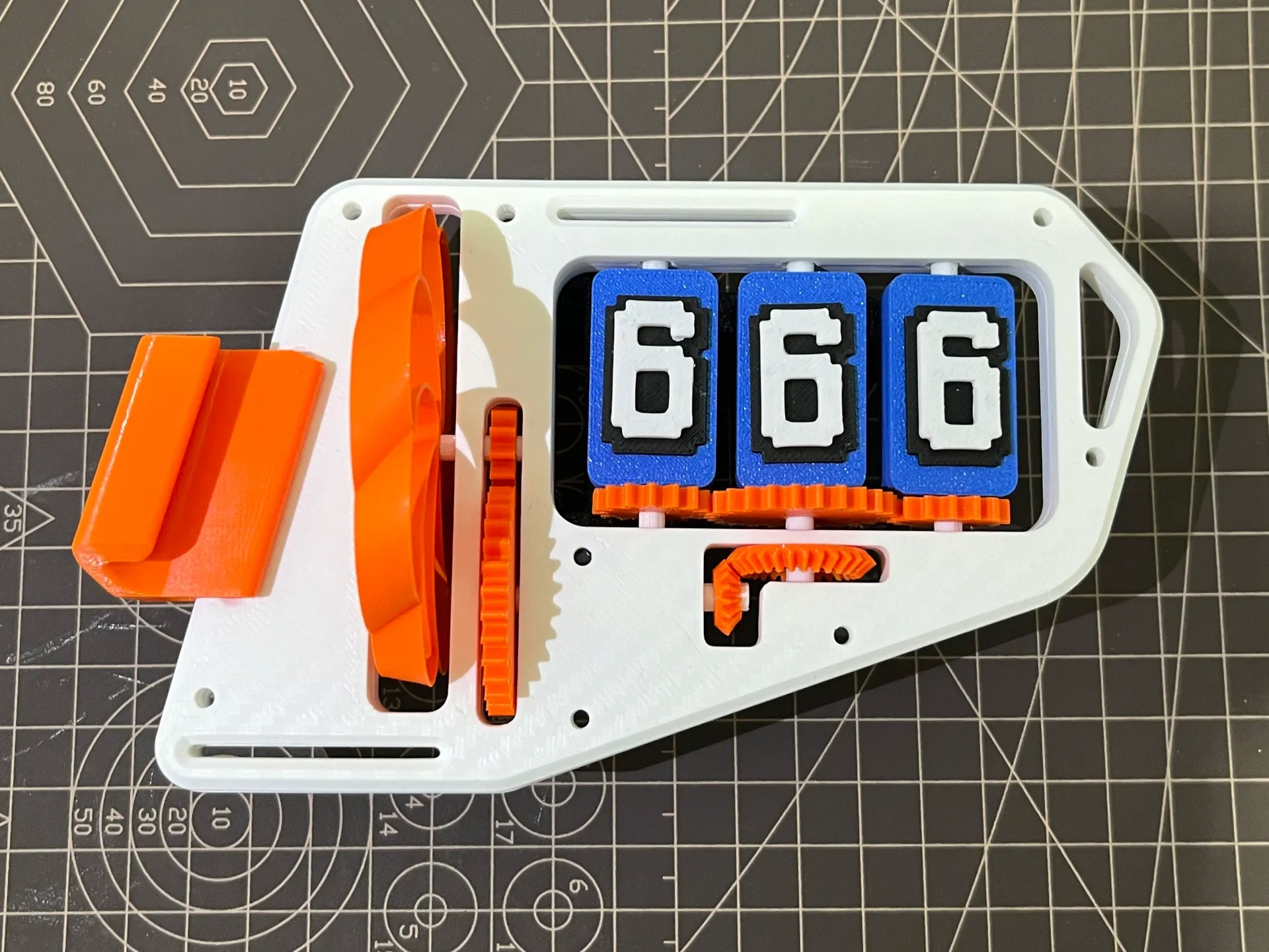 Miniatura 6 do modelo 3D 风力转动自行车号码牌