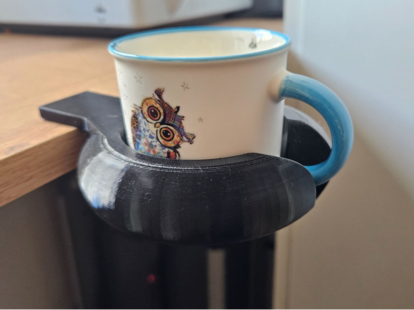 Parametric Cute Desk Cup Holder (No Screws) 3D model