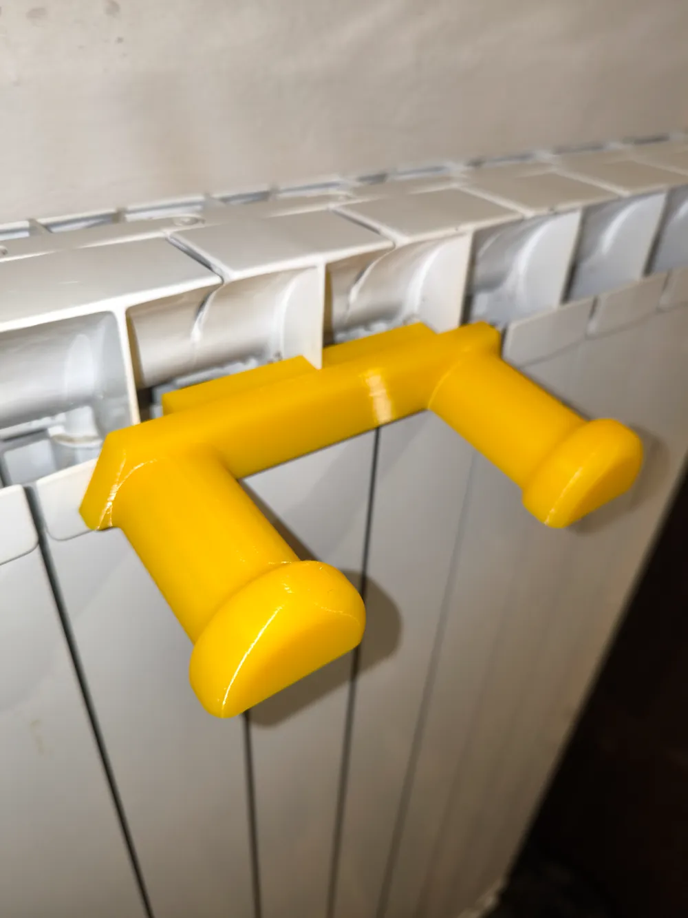 Shoe Drying Radiator Hanger by Eskimo3D - MakerWorld