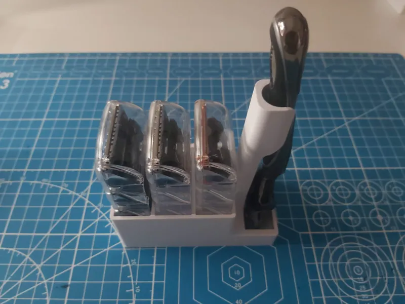 Scatola Gillette con lamette di ricambio 