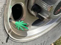 Bouchon de valve de pneu feuille de cannabis — photo 2