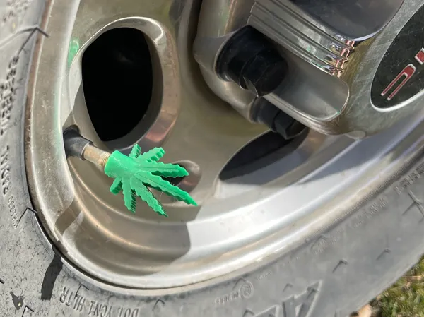 Bouchon de valve de pneu feuille de cannabis
