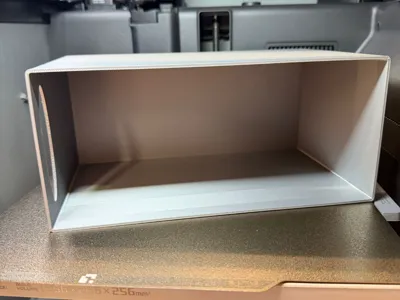 Container 220x100x135mm with Handle