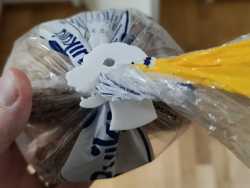 Mad Dog Bread Bag Clip