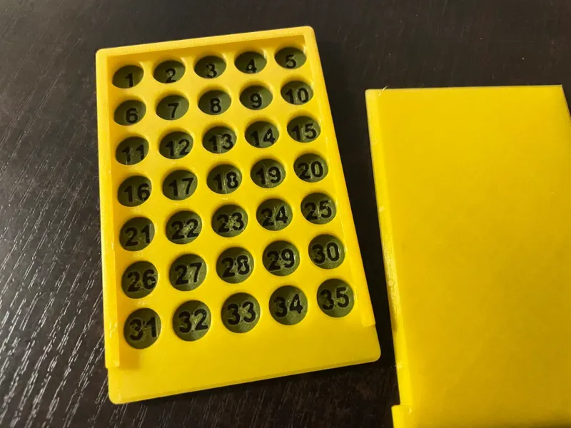 DSC crucible holder with numbered cavities