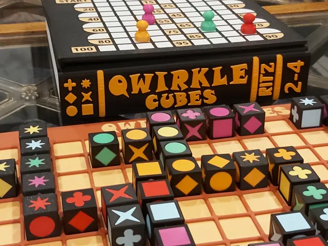 Qwirkle Cubes წიგნის თაროს გამოცემა