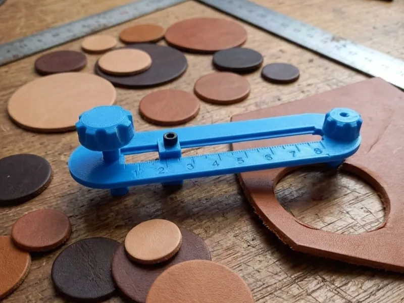 CIRCULAR CUTTER WITH RULER