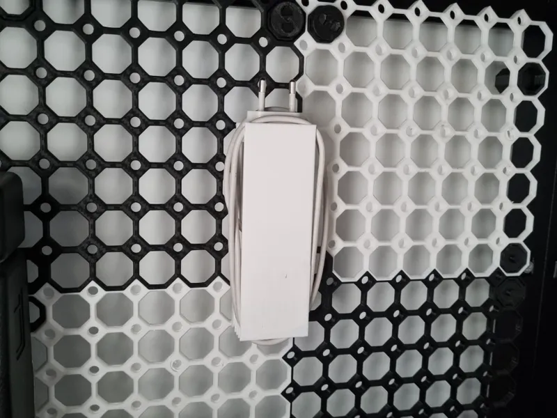 Multiboard usb-c charger mount (oculus rift 2)