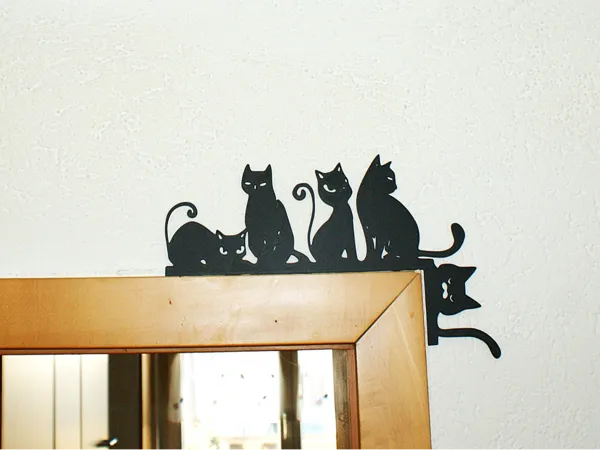 Cinq silhouettes de chats déco murale