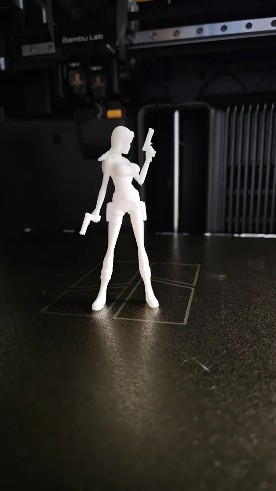 Lara Croft ( 20cm ) - Free 3D Print Model - MakerWorld