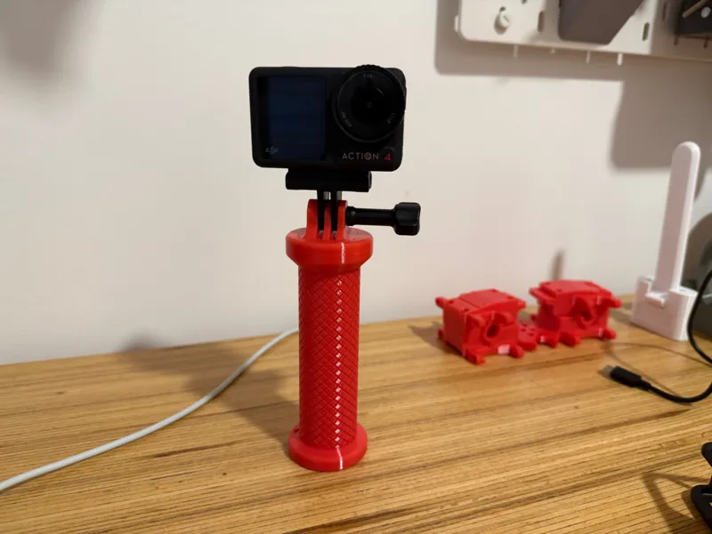 Floating action cam holder 