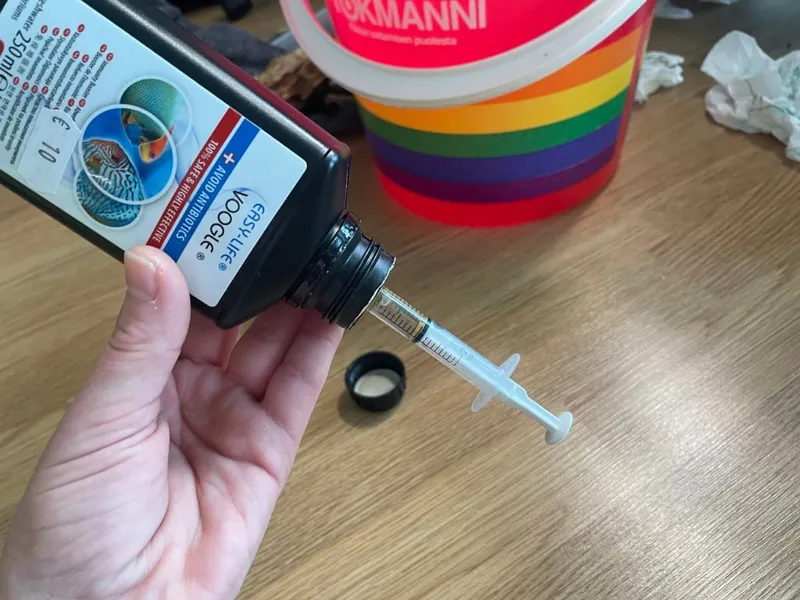 TPU syringe adapter for aquarium conditioner, etc.