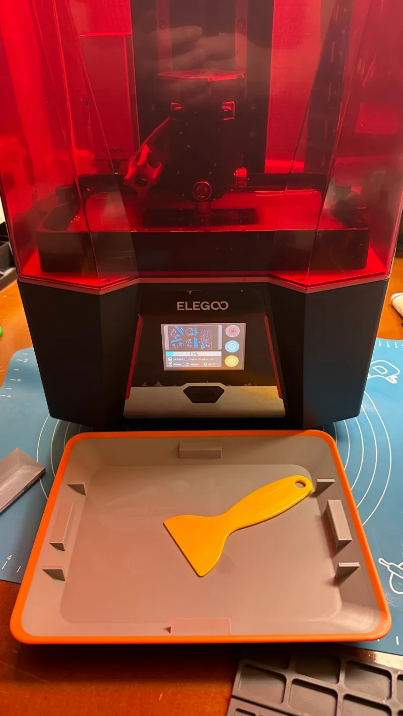 Elegoo Saturn Work Tray for holding tools, plate, and tank