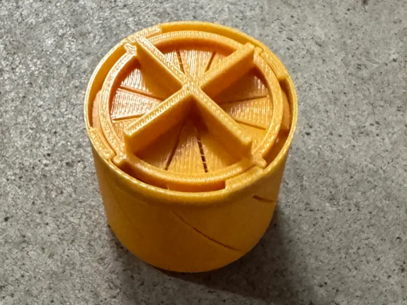 Dessicant canister