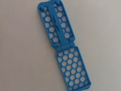 Razor blade storage and drying box plate 10