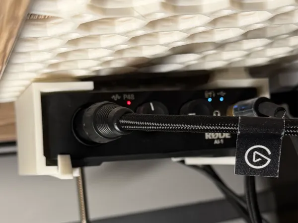 Support de bureau pour interface Rode AI-1