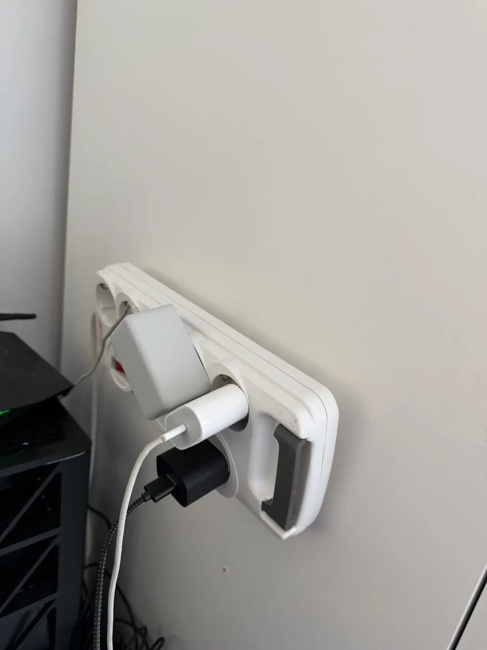 Universal Router / Power Strip Mount (Wall & Desk) - Free 3D Print ...