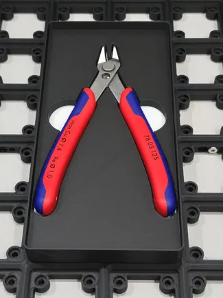 Gridfinity Bin with Knipex Super Knips Insert