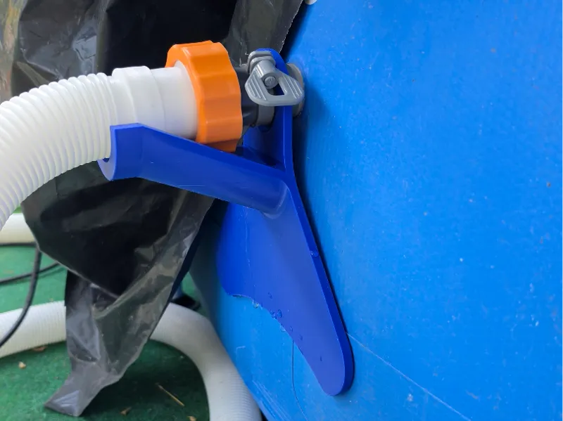 Pool hose holder