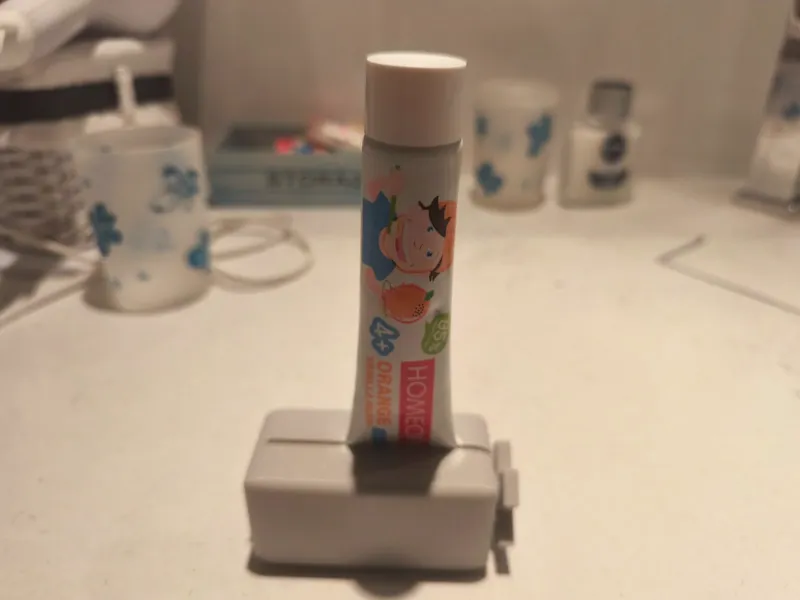 TubeTwist - toothpaste squeezer