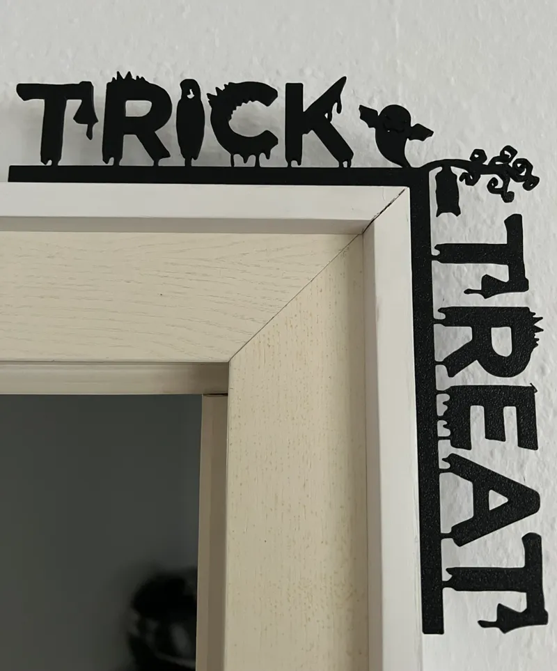 Gruselige "Trick or Treat"-Türdeko