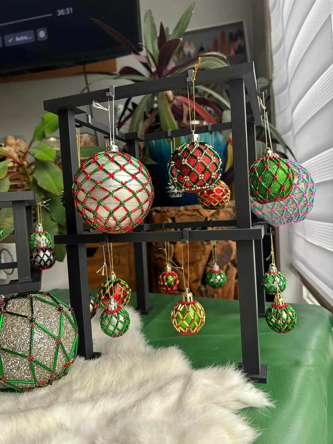 Keychain / Earring / Jewelry / Christmas ornament / Display view 2