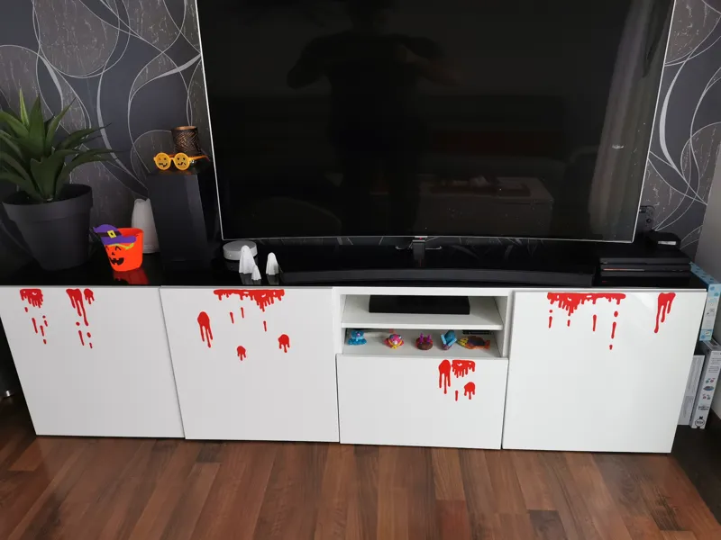 Halloween crime scene bloodstains / Taches de sang de scene de crime