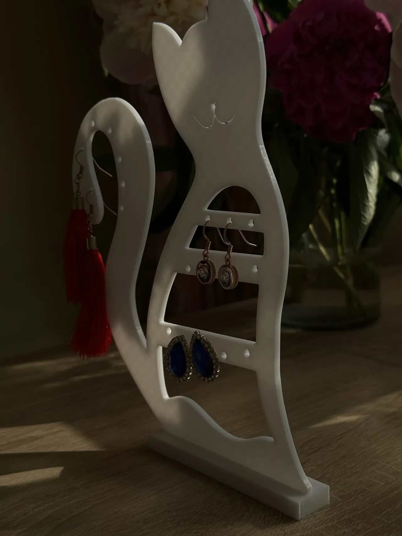 Cat holder Earrings view 2